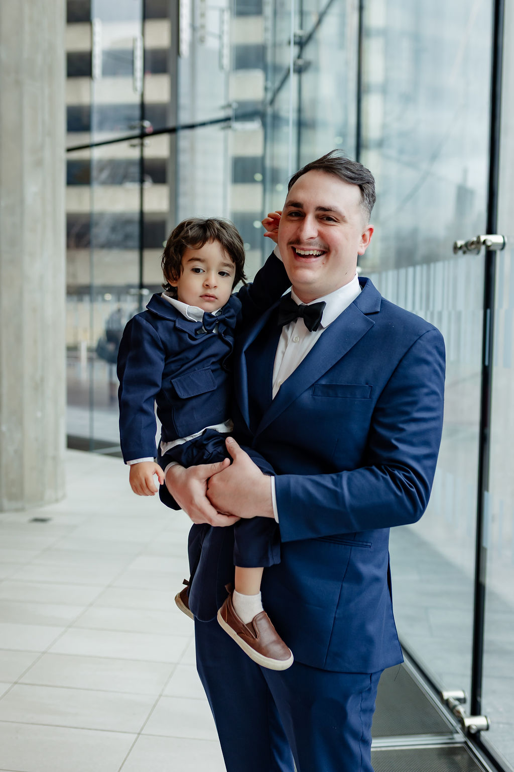 Southern Oregon groom and ring bearer in the warm afternoon light